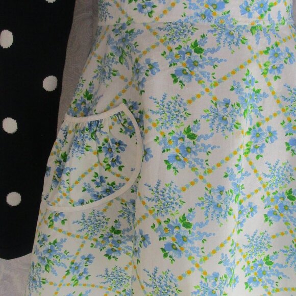 Vintage 50s 60s Cottagecore Handmade Cotton Lace Floral Print  Apron Light Blue - Picture 3 of 9